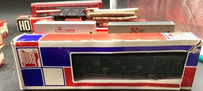 Lot de 6 wagons voyageurs ainsi que 2 wagons...