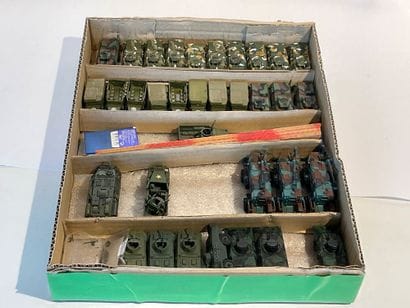 Lot de 34 véhicules militaire, Half-Track...