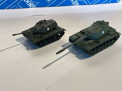 Lot de 17 chars,PATTON,M103,M41 Walker B...