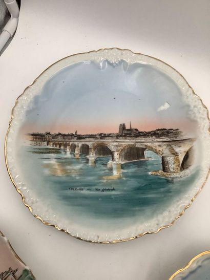 8 assiettes touristiques en porcelaine de...