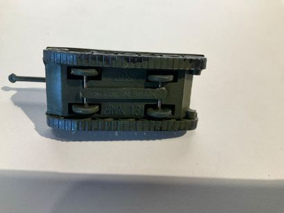 Lot de 44 véhicules militaires,chars AMX...