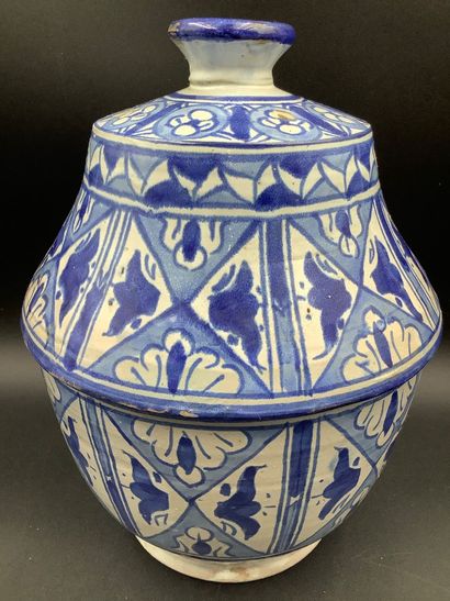 Maroc, grand pot à beurre «Jobbana» en céramique...