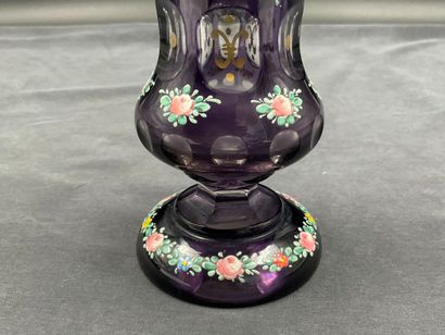 Vase cornet sur pied douche en verre couleur...