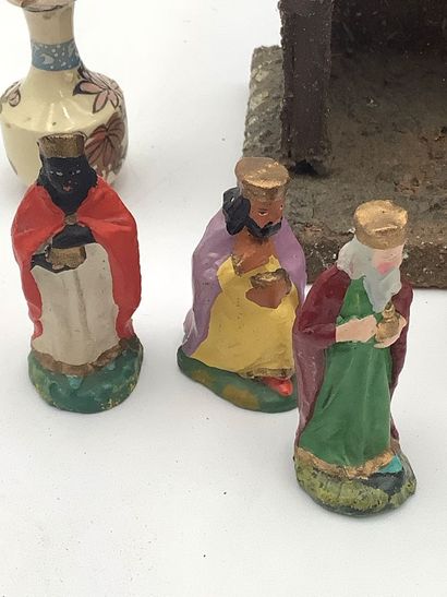 Partie de petite crèche composée de 10 personnages...