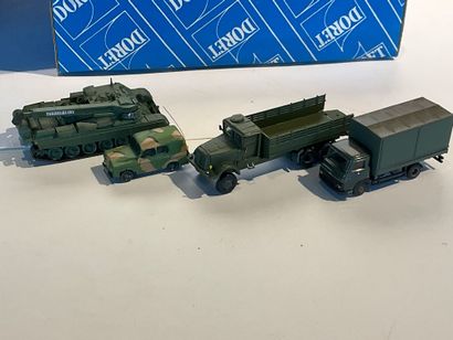 Lo de 30 véhicules militaires divers ,char...
