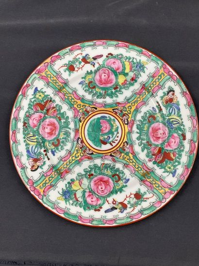 6 assiettes Imari,dont une accidentée, diamètre...