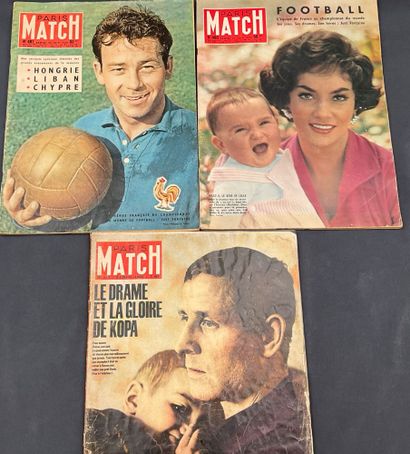 3 revues Paris- Match sur le football de...
