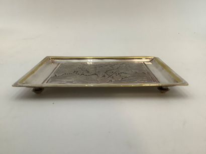 Regroupement de 2 plateaux sur pieds en métal...