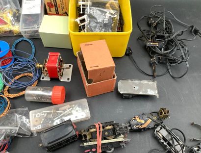 Lot comprenant :
 Plusieurs câbles d’alimentation...