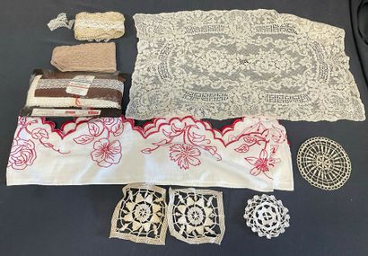 Mercerie, ensemble de napperons, dentelle...