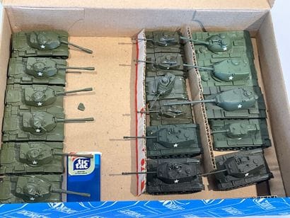 Lot de 17 chars,PATTON,M103,M41 Walker B...