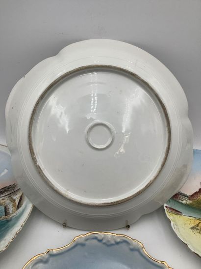 8 assiettes touristiques en porcelaine de...