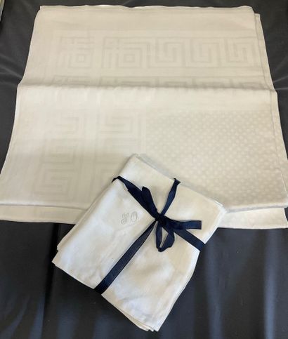 Ensemble de nappes et serviettes de table...