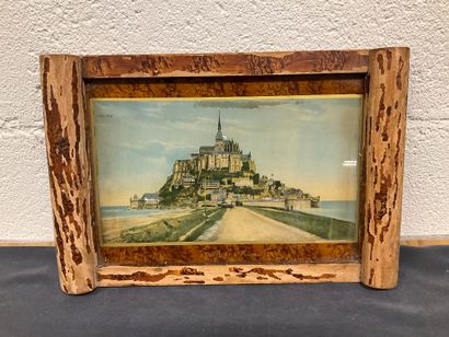 Lot d’encadrements décoratifs, d’un trépied...