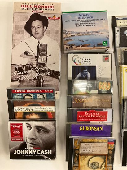 Environ 35 CD de musique diverses : majoritairement...