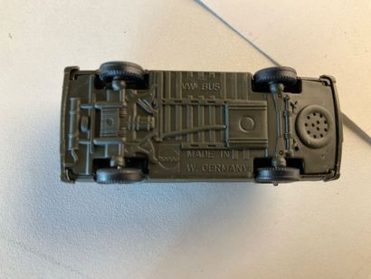 Lot de 28 ambulances miniatures. MERCEDES,RENAULT,VOLKSWAGEN...