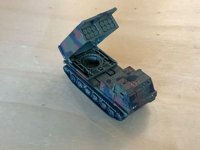 Lot de 22 véhicules militaires,lanceur de...