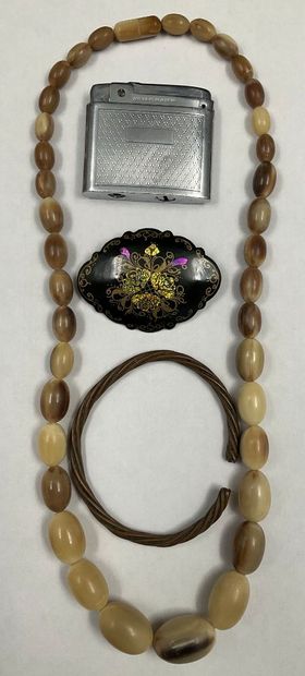 Lot fantaisie dont bijoux et 6 montres.