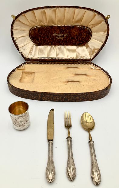 Coffret de baptême complet en argent.
Argent...