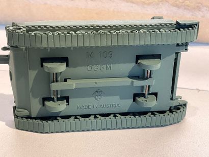 Lot de 24 mini tanks M109 en l état