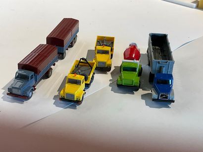 Lot de 15 véhicules, dont 3 bus ,2 camions...