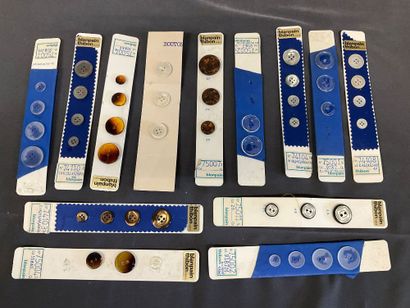 Mercerie, lot de boutons de différentes tailles,...