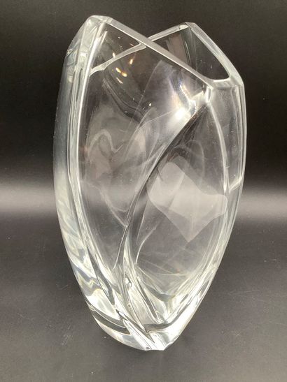Baccarat, beau vase en cristal de Baccarat...