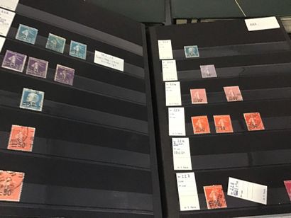 Lot de 3 classeurs de timbres français courants,...