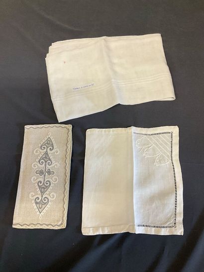 Lot de taies d’oreiller, nappes, chemins...