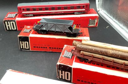 Lot de 6 wagons voyageurs ainsi que 2 wagons...