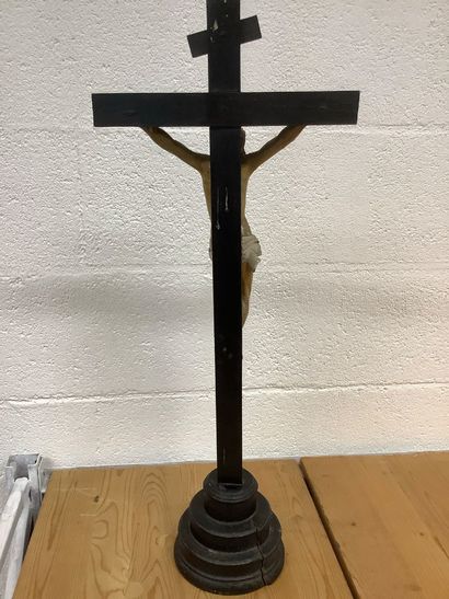 Grand Christ sur la croix en bois, le Christ...