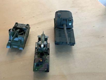 Lot de 22 véhicules militaires,lanceur de...