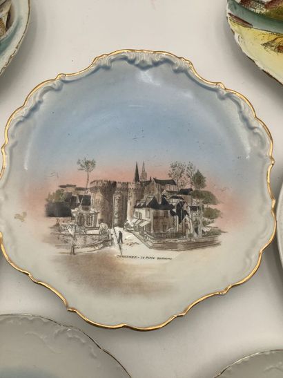 8 assiettes touristiques en porcelaine de...