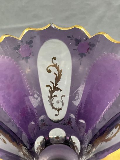 Vase cornet sur pied douche en verre couleur...
