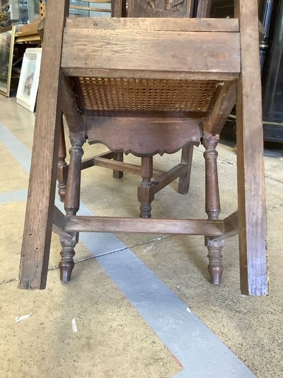 Lot de 2 chaises en bois et cannage de style...