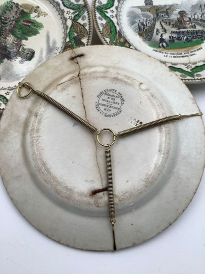 Suite de 10 assiettes en porcelaine opaque...