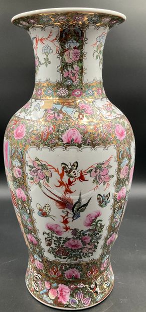 Grand vase de style extrême-orient en faience...