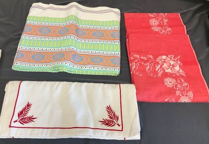 Lot de nappes en dentelle ou en tissu de...