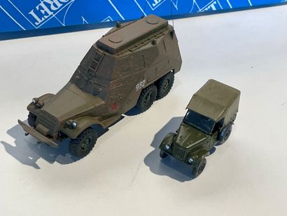 Lot de 36 véhicules militaires,blindé soviétique...