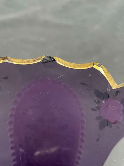 Vase cornet sur pied douche en verre couleur...