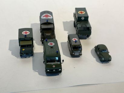 Lot de 28 ambulances miniatures. MERCEDES,RENAULT,VOLKSWAGEN...