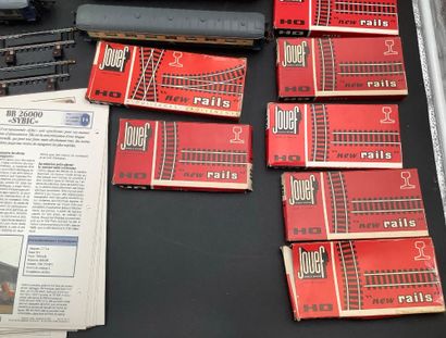 Lot de 12 wagons voyageurs de divers marque...