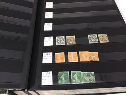 Lot de 3 classeurs de timbres français courants,...