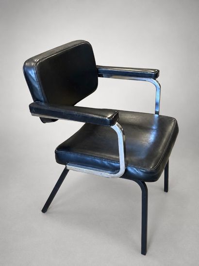 Fauteuil vintage en simili cuir noir, accoudoir...