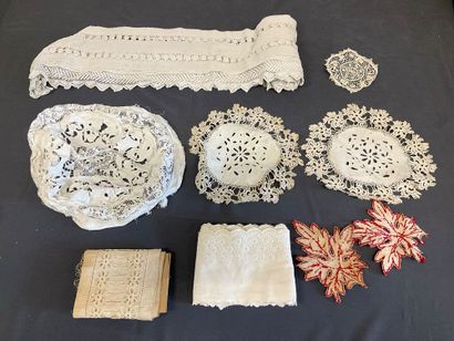 Mercerie, ensemble de napperons, dentelle...