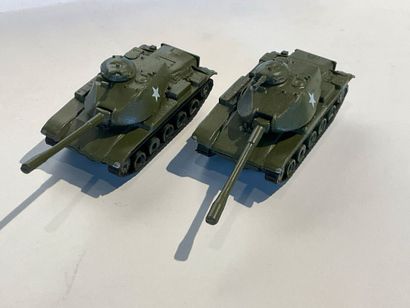 Lot de 17 chars,PATTON,M103,M41 Walker B...