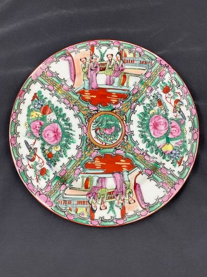 6 assiettes Imari,dont une accidentée, diamètre...