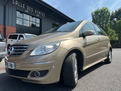 MERCEDES CLASSE B Immatriculée : DD-786-RN...