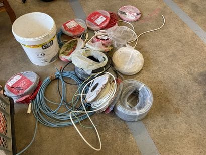 Lot de fils électriques de différents di...