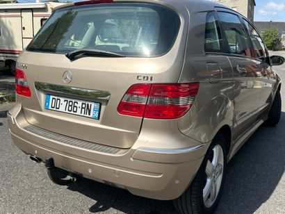 MERCEDES CLASSE B Immatriculée : DD-786-RN...